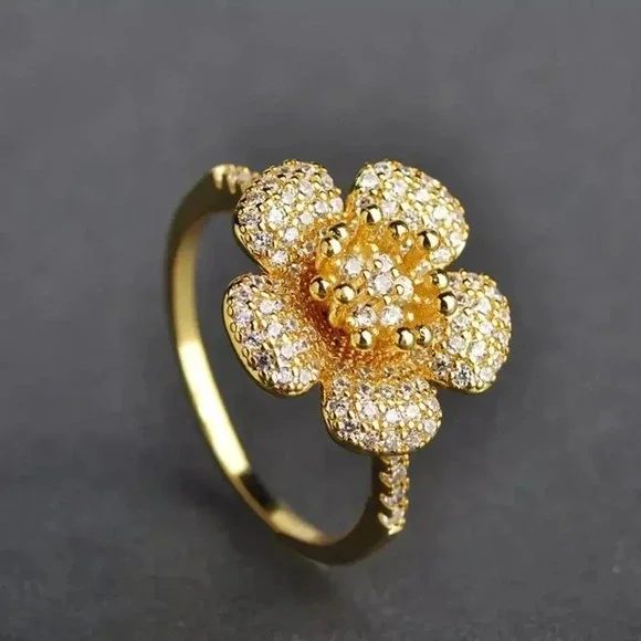 VQ Three-tone Jewelry Set - Picture 6 of 8